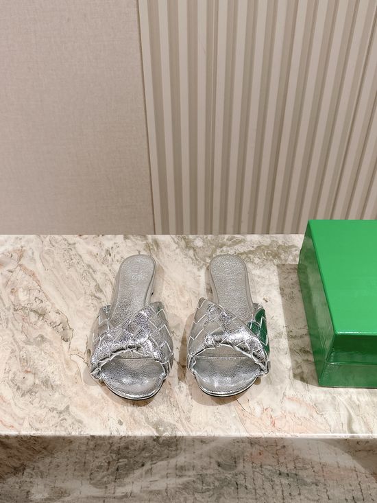 Bottega Veneta Handwoven Lambskin Comfortable Non-deformable Casual Slippers