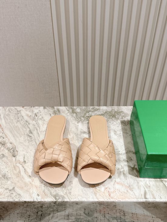 Bottega Veneta Handwoven Lambskin Comfortable Non-deformable Casual Slippers