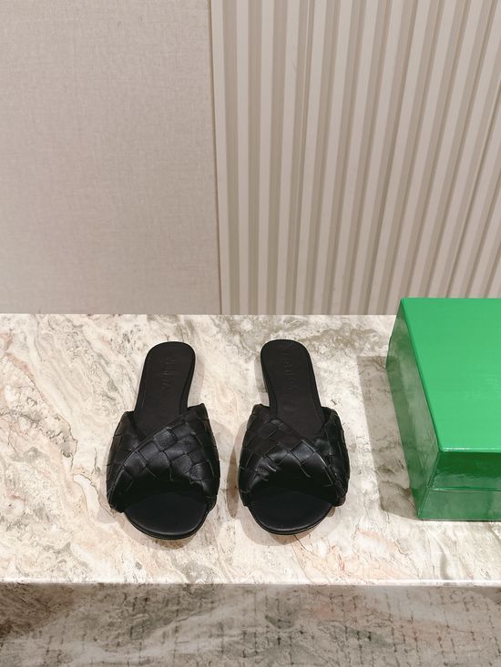 Bottega Veneta Handwoven Lambskin Comfortable Non-deformable Casual Slippers