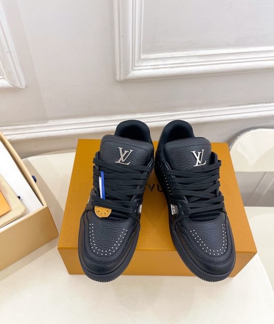 Louis Vuitton LV Metal Rivet Decor Casual Comfort Sneakers