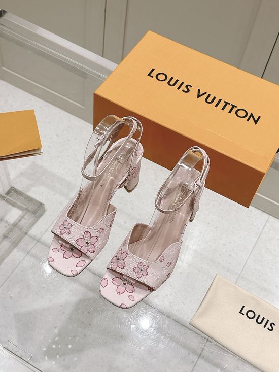 Louis Vuitton Patent Leather Pumps With Soft Lining Low Block Heel