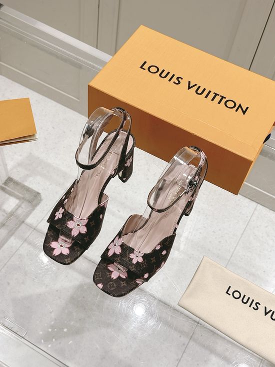 Louis Vuitton Patent Leather Pumps With Soft Lining Low Block Heel