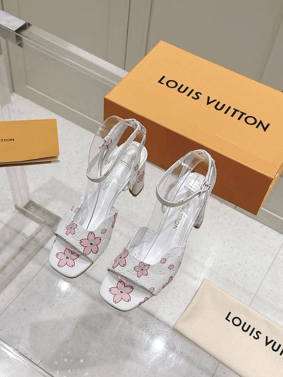 Louis Vuitton Patent Leather Pumps With Soft Lining Low Block Heel
