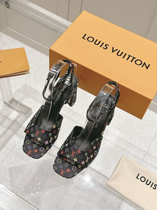 Louis Vuitton Patent Leather Pumps With Soft Lining Low Block Heel