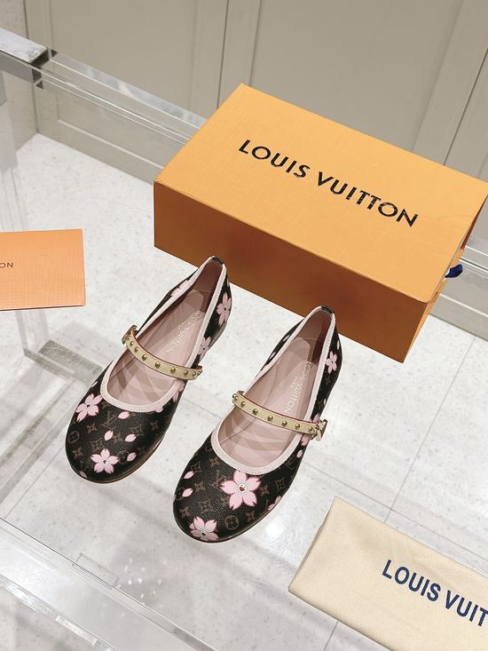 Louis Vuitton Versatile Leather Flat Shoes With Pattern Decoration