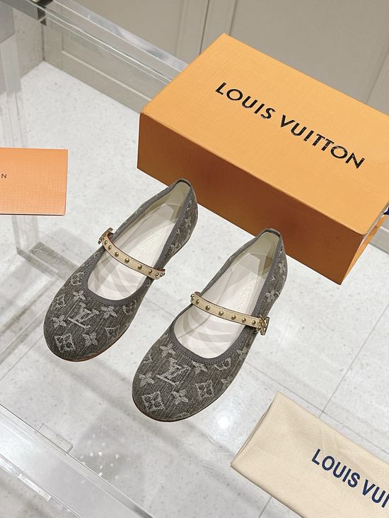 Louis Vuitton Versatile Leather Flat Shoes With Pattern Decoration