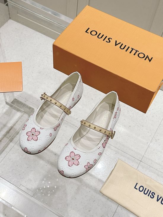 Louis Vuitton Versatile Leather Flat Shoes With Pattern Decoration