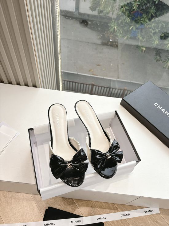 Chanel Elegant Genuine Leather Soft Flat Sandals