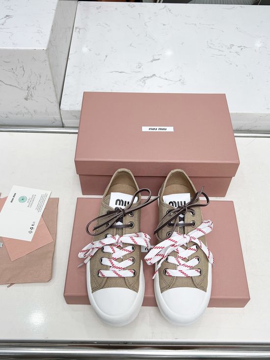 Miu Miu Classic Black and White Flats Soft Breathable Casual Footwear