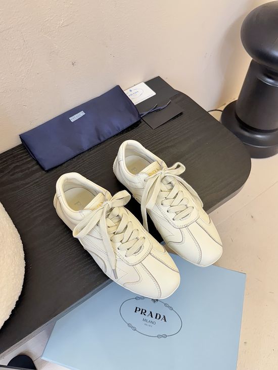 Prada Enamel Logo Casual Low-top Skate Sneakers