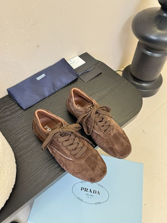 Prada Enamel Logo Casual Low-top Skate Sneakers