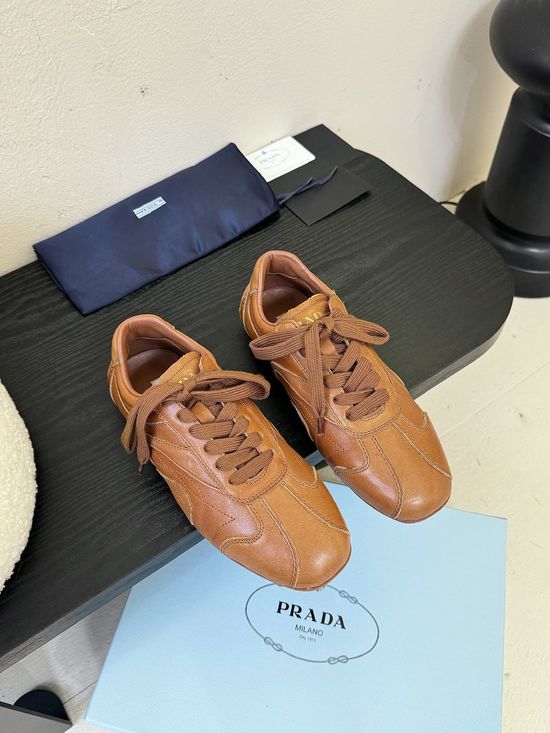 Prada Enamel Logo Casual Low-top Skate Sneakers