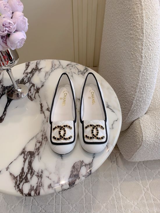 Chanel Quilted Leather Flat Shoes Elegant Versatile Comfortable Daily Footwear