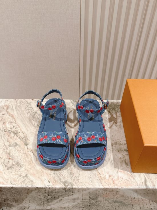 Louis Vuitton Patent Leather Medium Platform Comfortable Sandals