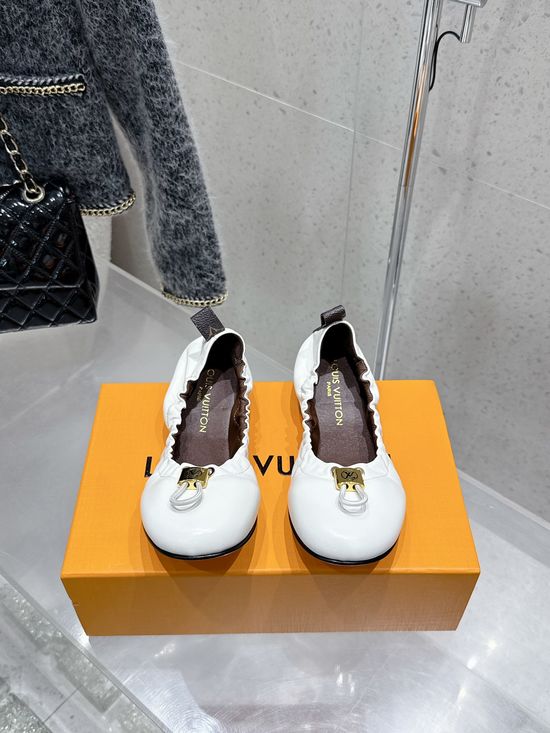Louis Vuitton Buckle Detail Elegant Flat Ballet Shoes