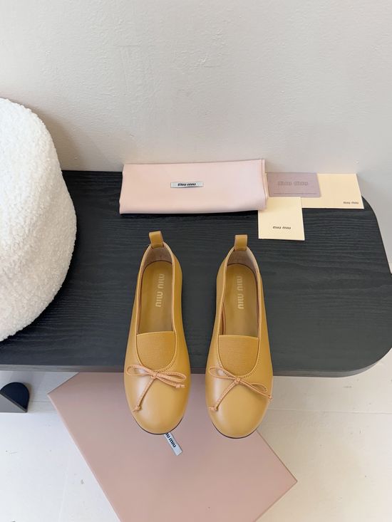 Miu Miu Classic Leather Loafers Elegant Casual Daily Wear Shoes
