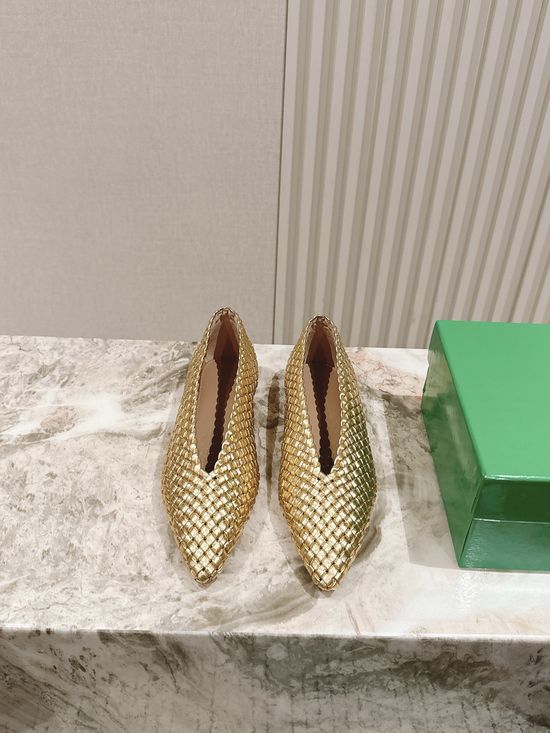 Bottega Veneta Handwoven Sheepskin Comfortable Flat Casual Shoes
