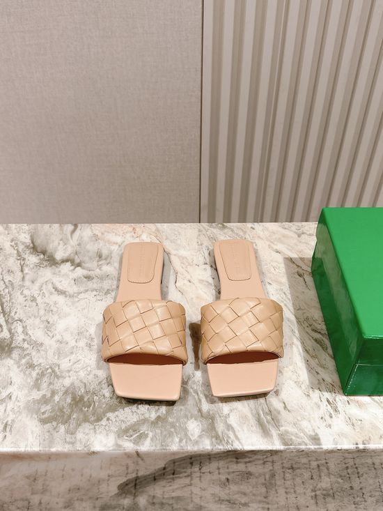 Bottega Veneta Premium Woven Leather Mules with Non-slip Sole
