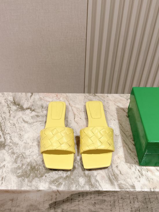 Bottega Veneta Premium Woven Leather Mules with Non-slip Sole
