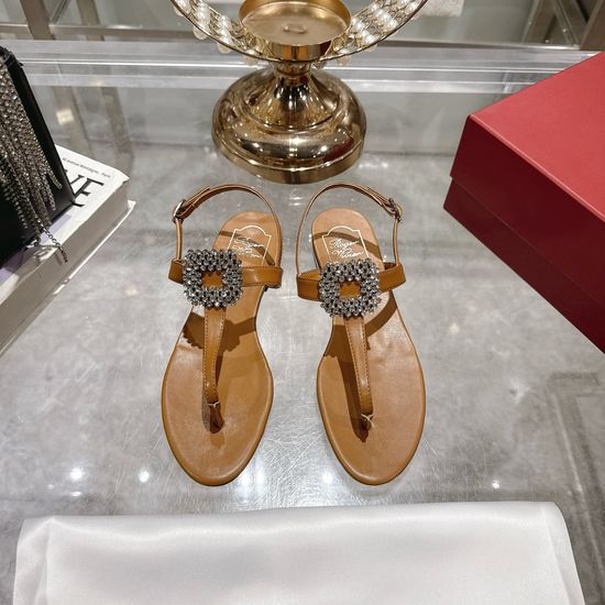 Roger Viver Elegant Leather Thong Sandals with Hardware Accents
