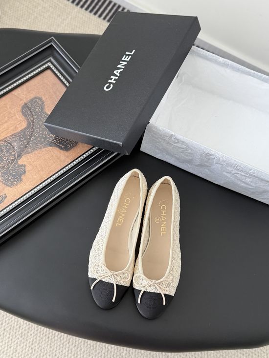 Chanel Classic Round Toe Comfortable Ballet Flats with Premium Material