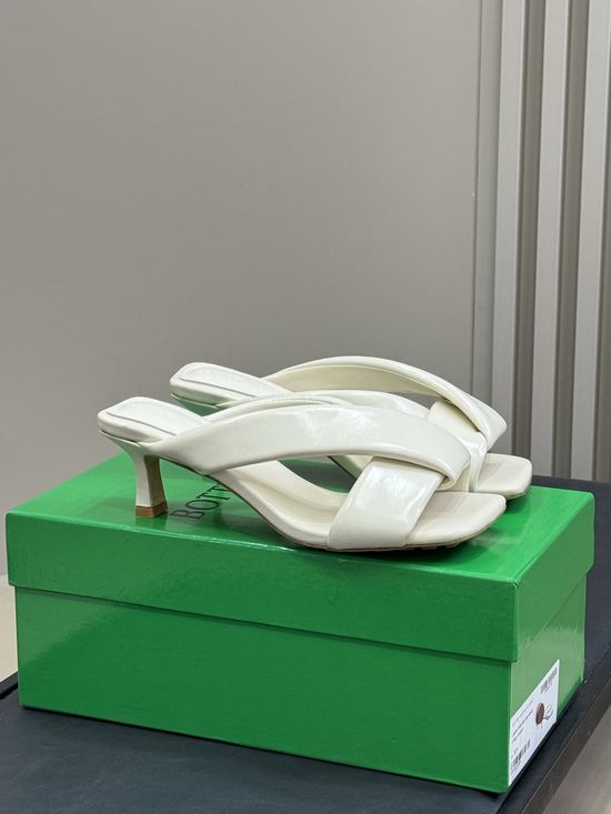 Bottega Veneta Kitten Heel Leather Mule Sandals Slip On Slides