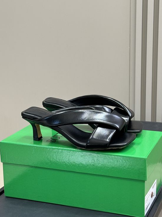 Bottega Veneta Kitten Heel Leather Mule Sandals Slip On Slides