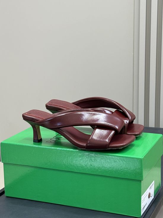 Bottega Veneta Kitten Heel Leather Mule Sandals Slip On Slides