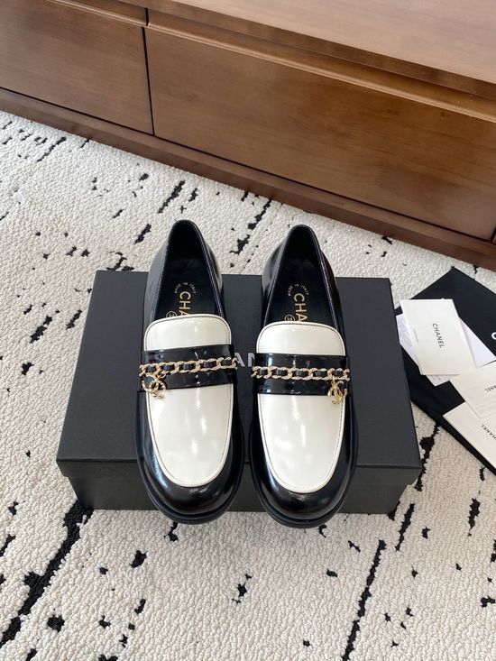 Chanel Chain Buckle Low Heel Loafers Retro Soft Genuine Leather