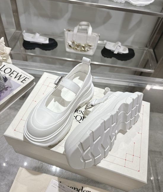 McQueen Round Toe Buckle Platform Leather Shoes Non-slip Sole