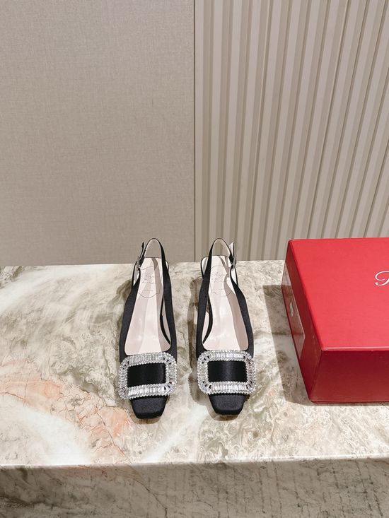 Roger Viver Rhinestone Buckle Pumps Comfortable Leather Sole