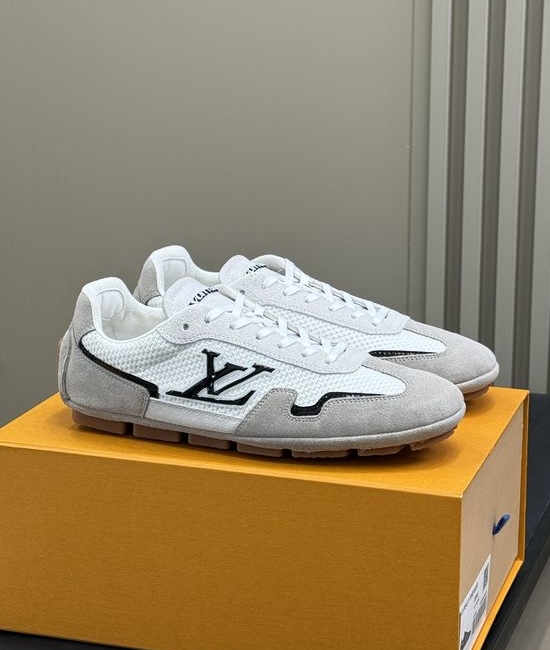 Louis Vuitton LV Breathable Lightweight Sneakers with Checkerboard Sole for Daily Use