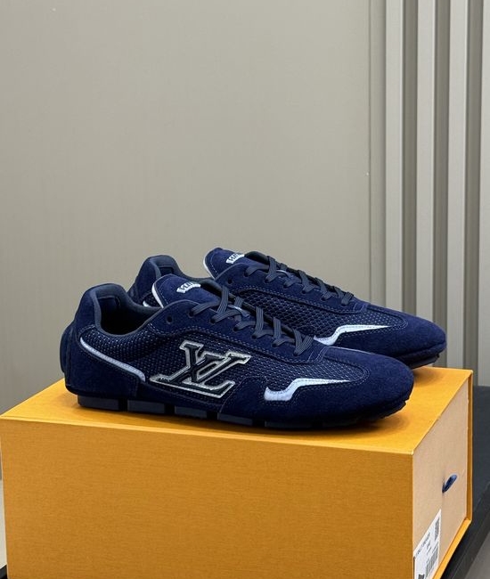 Louis Vuitton LV Breathable Lightweight Sneakers with Checkerboard Sole for Daily Use