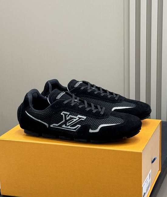 Louis Vuitton LV Breathable Lightweight Sneakers with Checkerboard Sole for Daily Use