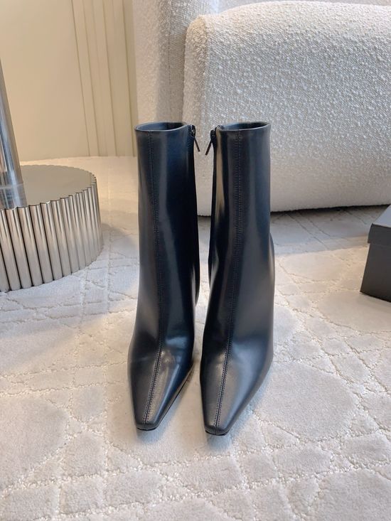 Yves Saint Laurent Chic High Heel Leather Knee High Boots