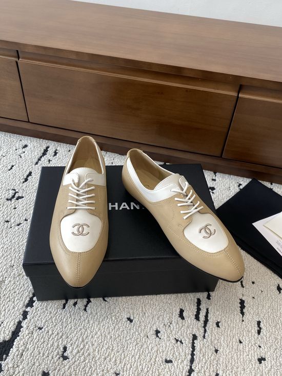 Chanel Pointed Toe Leather Flats with Retro Style Design