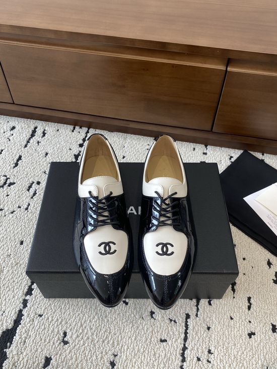 Chanel Vintage Pointed Toe Leather Flat Comfortable Dress Shoes