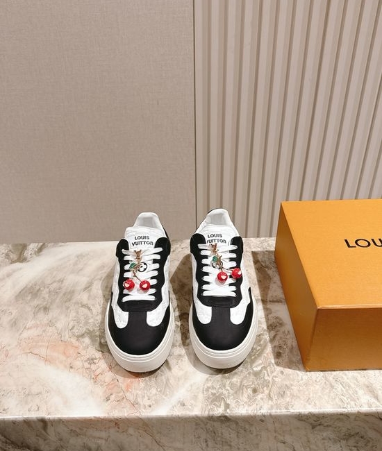 Louis Vuitton LV Thick-soled Casual Sneakers with Grid Texture Design