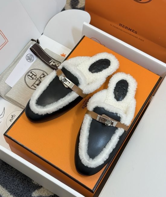 Hermes Classic Mule Slippers Cowhide Upper Shearling Lining