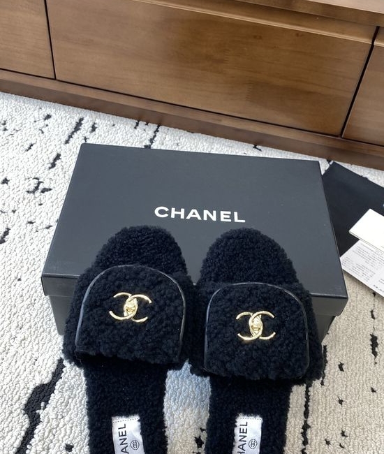 Chanel Retro Round-Toe Flat Slippers with Wool Interior