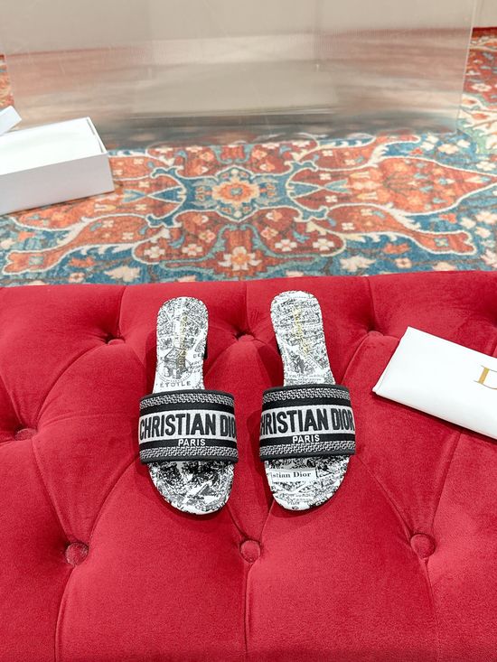 Christian Dior Woven Flat Slide Sandals Embroidered Detail Premium Leather Sole