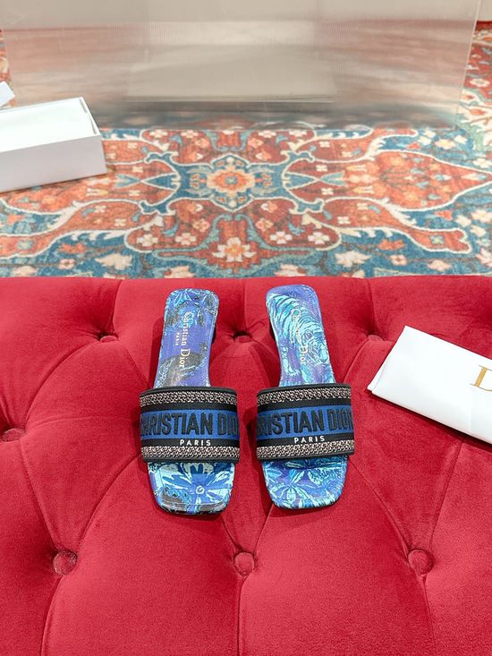 Christian Dior Woven Flat Slide Sandals Embroidered Detail Premium Leather Sole