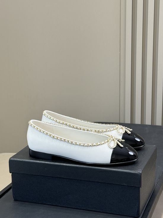Chanel Bow Chain Decorated Calfskin Ballet Flats with Leather Sole