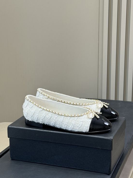 Chanel Bow Chain Decorated Calfskin Ballet Flats with Leather Sole