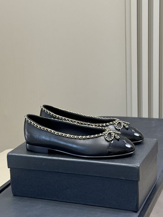 Chanel Bow Chain Decorated Calfskin Ballet Flats with Leather Sole