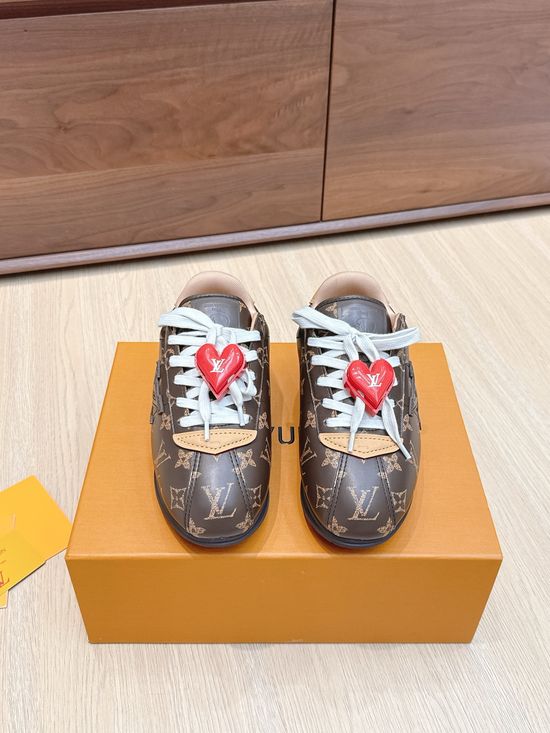 Louis Vuitton Casual Fashion Sneakers With Soft Upper And Durable Sole