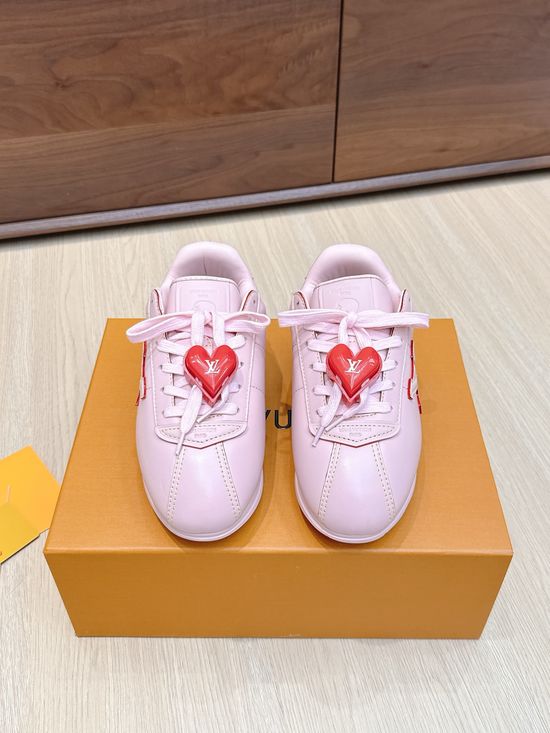 Louis Vuitton Casual Fashion Sneakers With Soft Upper And Durable Sole