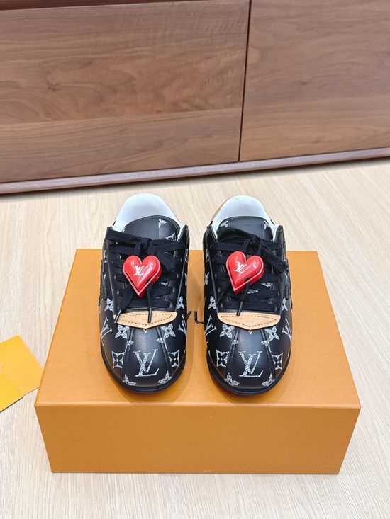Louis Vuitton Casual Fashion Sneakers With Soft Upper And Durable Sole