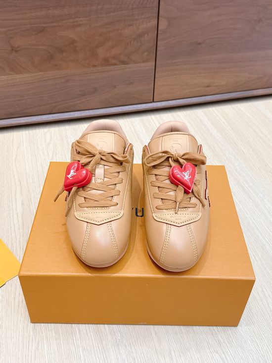 Louis Vuitton Casual Fashion Sneakers With Soft Upper And Durable Sole