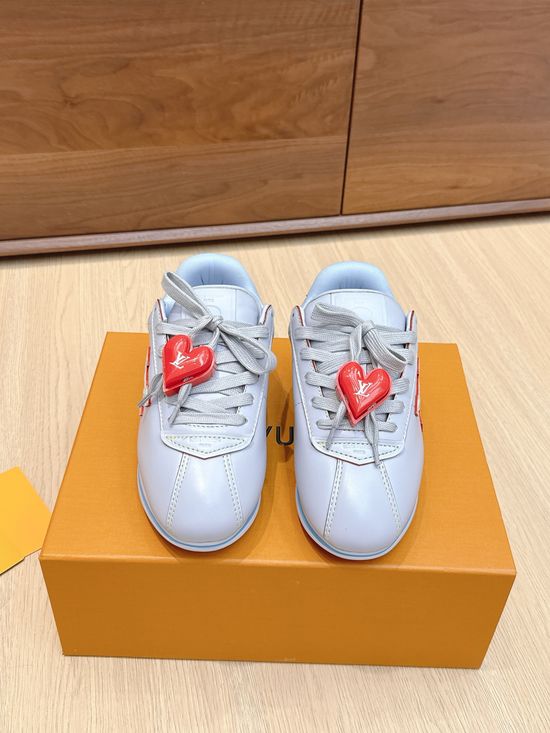 Louis Vuitton Casual Fashion Sneakers With Soft Upper And Durable Sole
